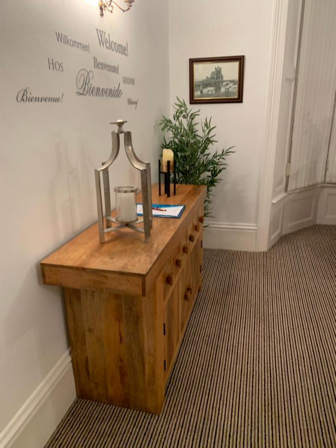 Wentworth Guesthouse Уитби Экстерьер фото