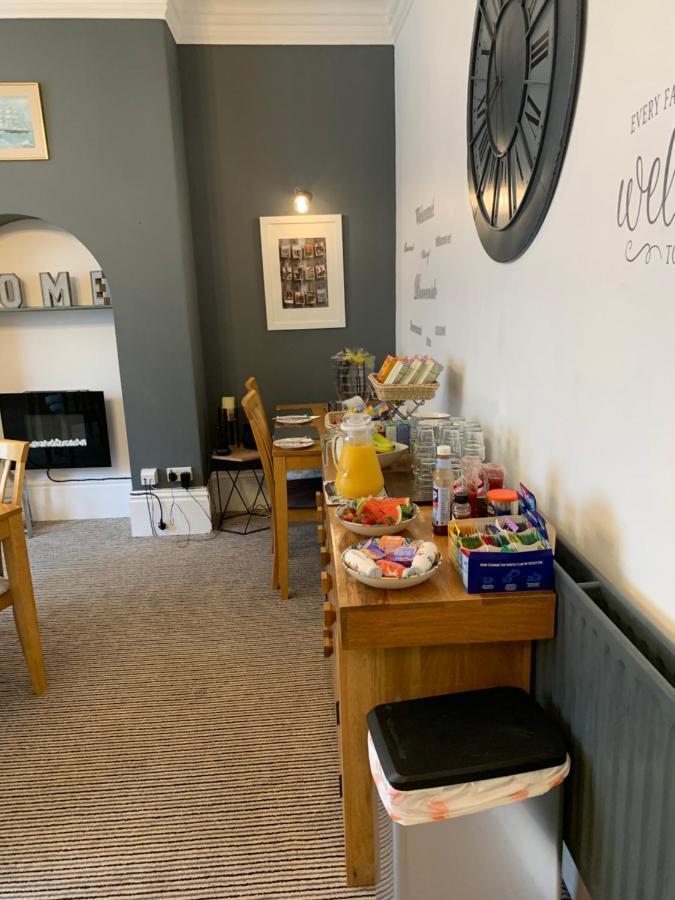 Wentworth Guesthouse Уитби Экстерьер фото