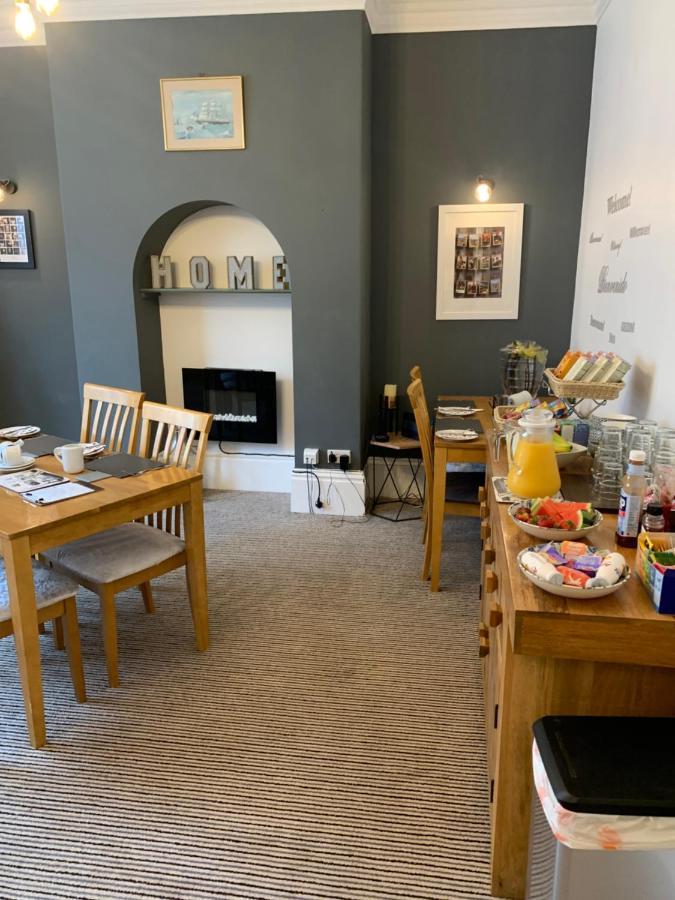 Wentworth Guesthouse Уитби Экстерьер фото