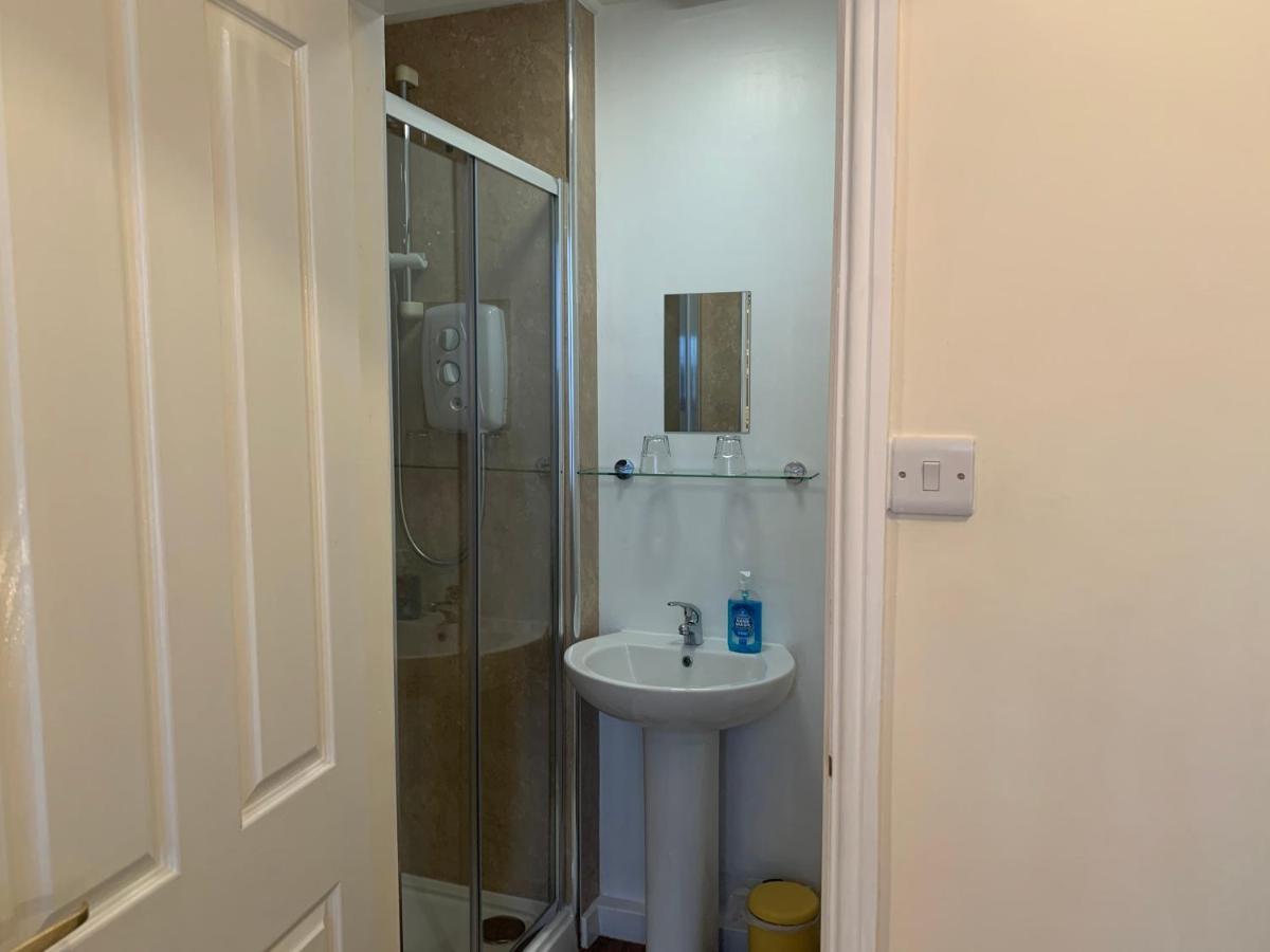 Wentworth Guesthouse Уитби Экстерьер фото
