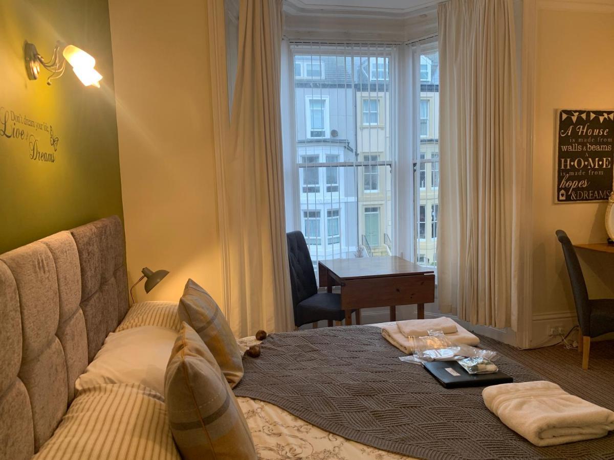 Wentworth Guesthouse Уитби Экстерьер фото