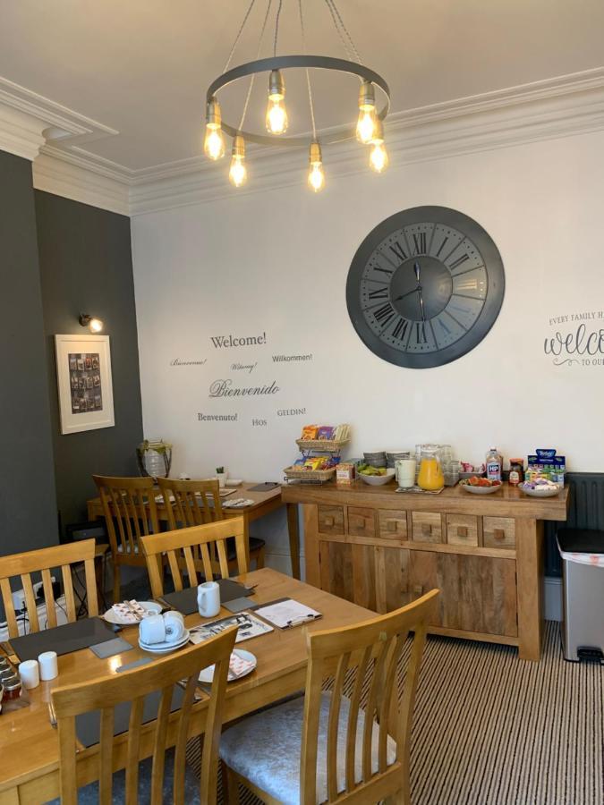Wentworth Guesthouse Уитби Экстерьер фото