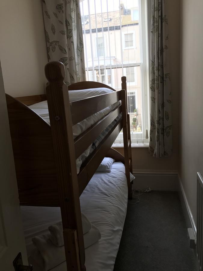 Wentworth Guesthouse Уитби Экстерьер фото