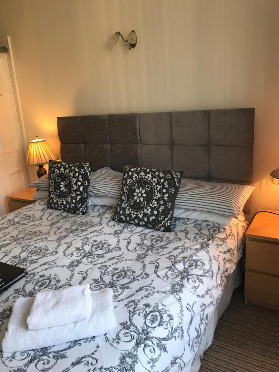 Wentworth Guesthouse Уитби Экстерьер фото