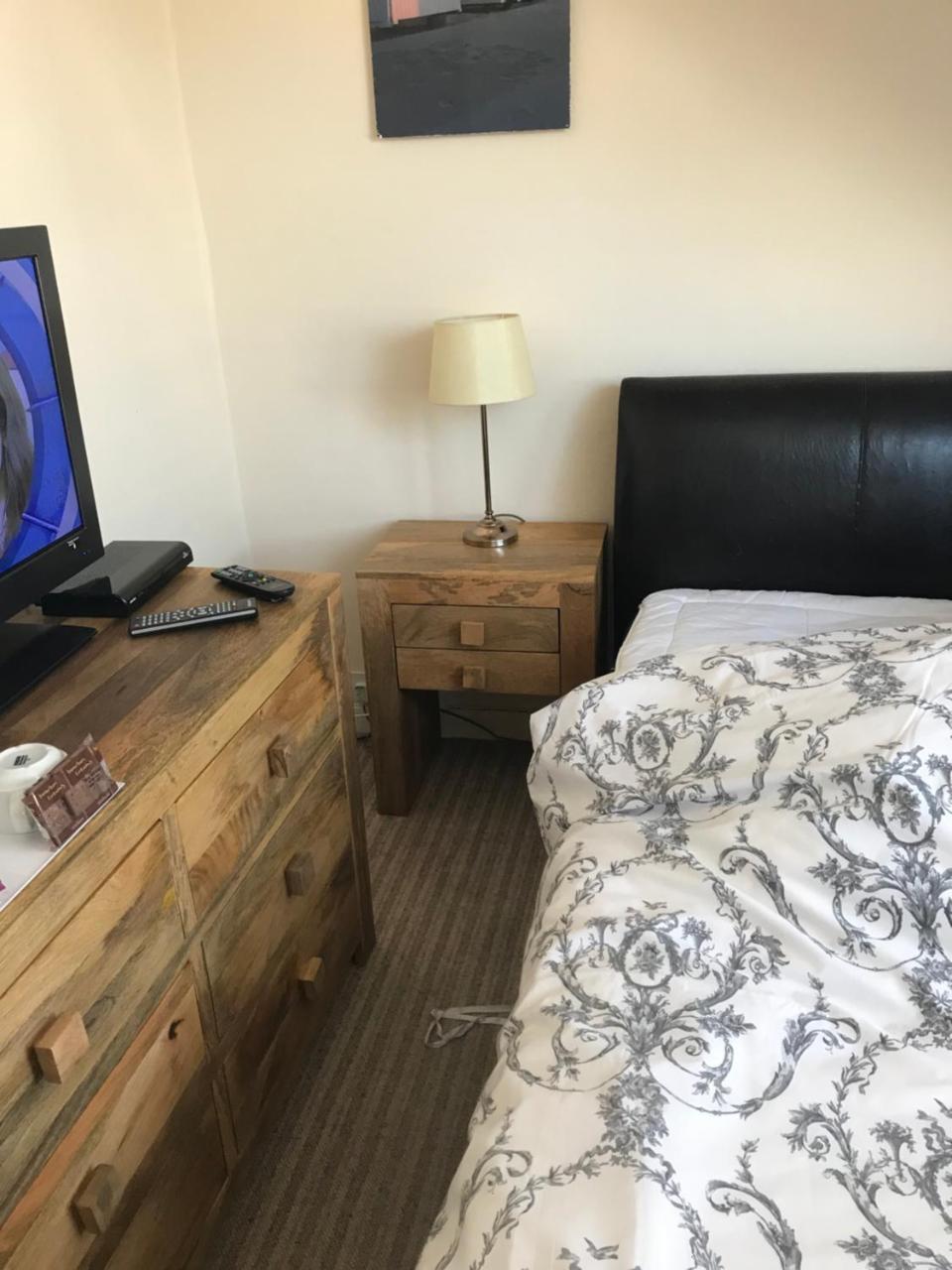 Wentworth Guesthouse Уитби Экстерьер фото