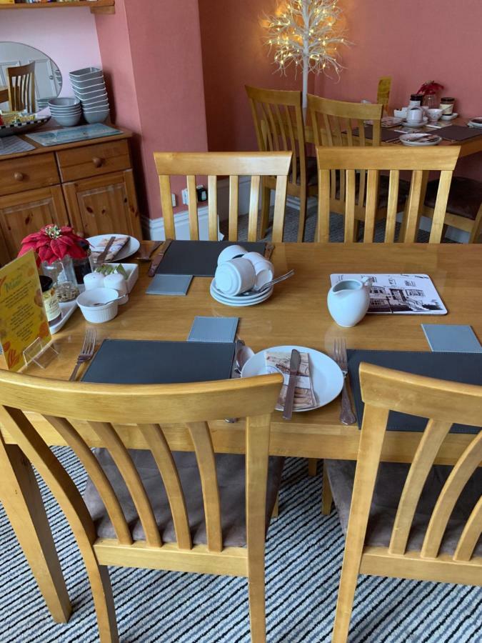 Wentworth Guesthouse Уитби Экстерьер фото