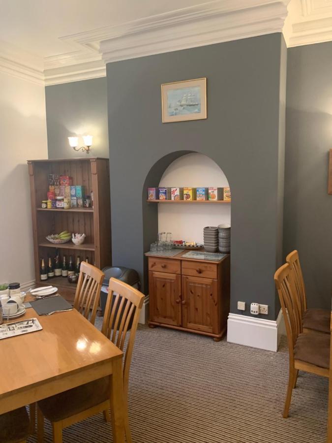 Wentworth Guesthouse Уитби Экстерьер фото